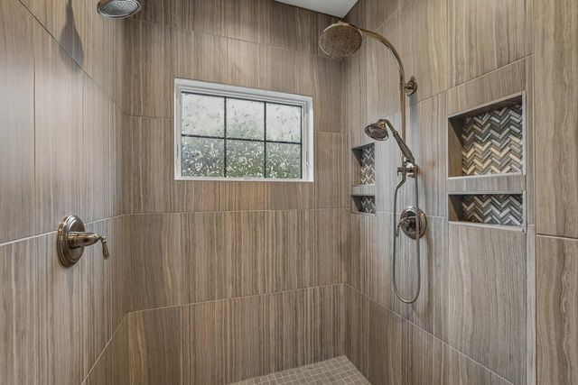 1646 Twisted Oak COURT, Hartland, WI 53029