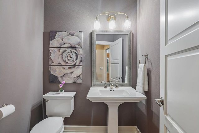 1646 Twisted Oak COURT, Hartland, WI 53029