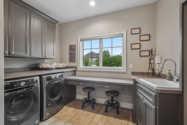 1646 Twisted Oak COURT, Hartland, WI 53029