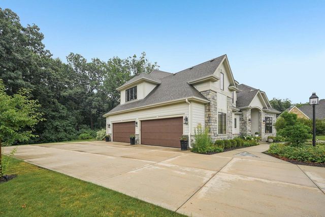 1646 Twisted Oak COURT, Hartland, WI 53029