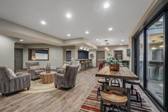 1646 Twisted Oak COURT, Hartland, WI 53029