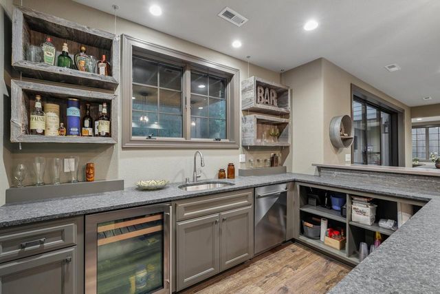 1646 Twisted Oak COURT, Hartland, WI 53029