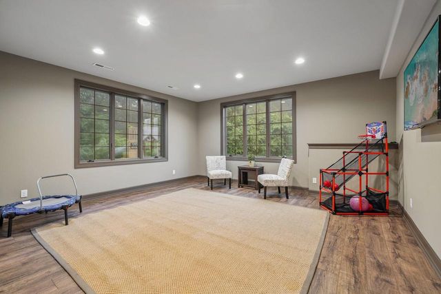 1646 Twisted Oak COURT, Hartland, WI 53029