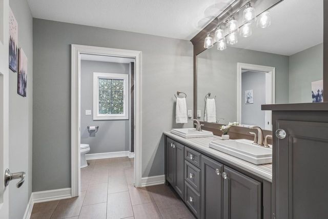 1646 Twisted Oak COURT, Hartland, WI 53029