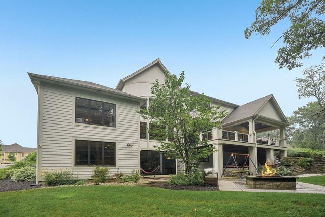 1646 Twisted Oak COURT, Hartland, WI 53029
