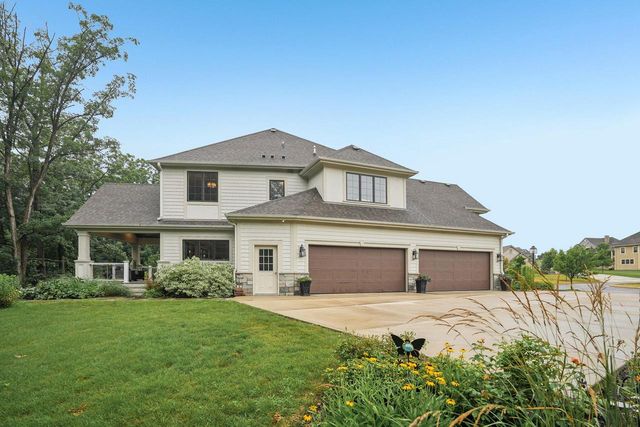 1646 Twisted Oak COURT, Hartland, WI 53029
