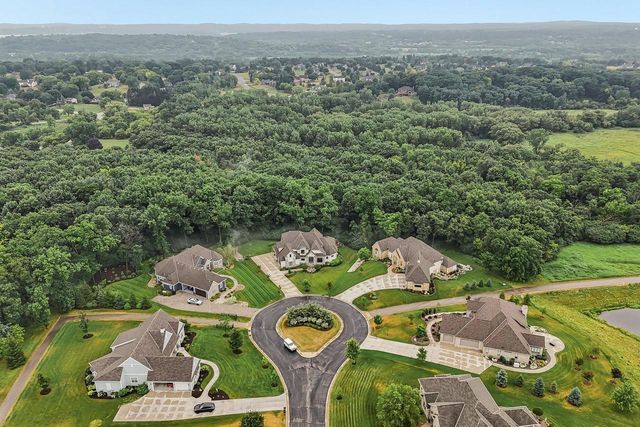 1646 Twisted Oak COURT, Hartland, WI 53029