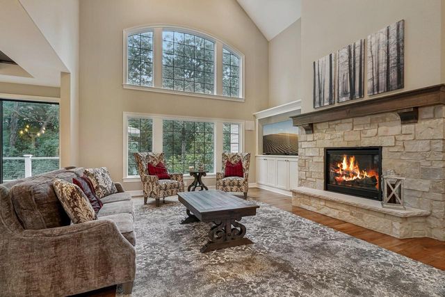 1646 Twisted Oak COURT, Hartland, WI 53029
