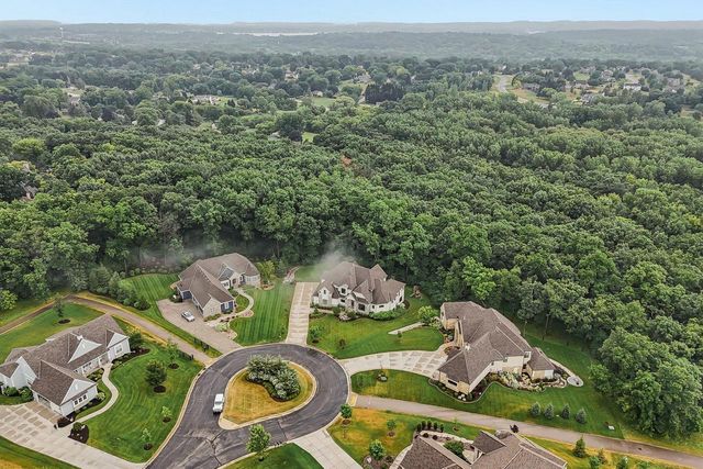 1646 Twisted Oak COURT, Hartland, WI 53029
