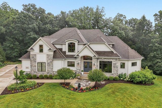 1646 Twisted Oak COURT, Hartland, WI 53029