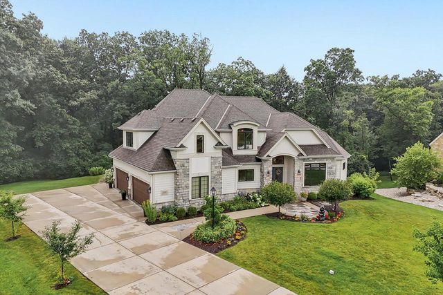 1646 Twisted Oak COURT, Hartland, WI 53029