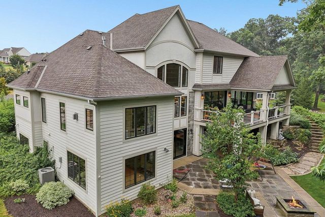 1646 Twisted Oak COURT, Hartland, WI 53029
