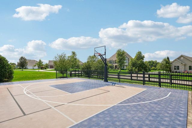 1646 Twisted Oak COURT, Hartland, WI 53029