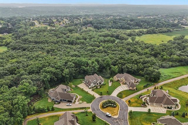 1646 Twisted Oak COURT, Hartland, WI 53029