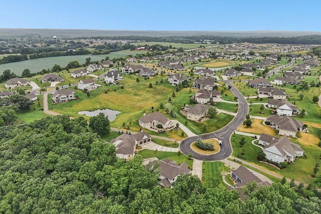 1646 Twisted Oak COURT, Hartland, WI 53029