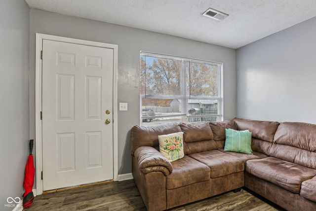 1905 E Balsam Court, Anderson, IN 46011