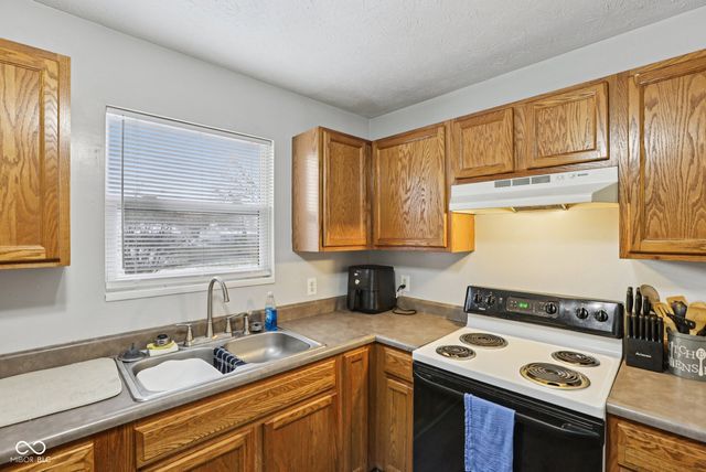 1905 E Balsam Court, Anderson, IN 46011