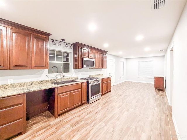 134 W Daffodil Avenue, Pharr, TX 78577