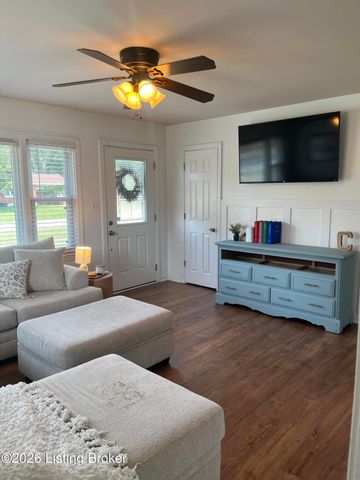 2024 Dixie Garden Dr, Louisville, KY 40272