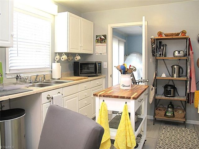 203 Capistrano Drive, Winston-salem, NC 27103