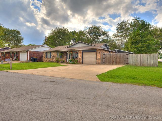 14324 S Dogwood Street, Glenpool, OK 74033