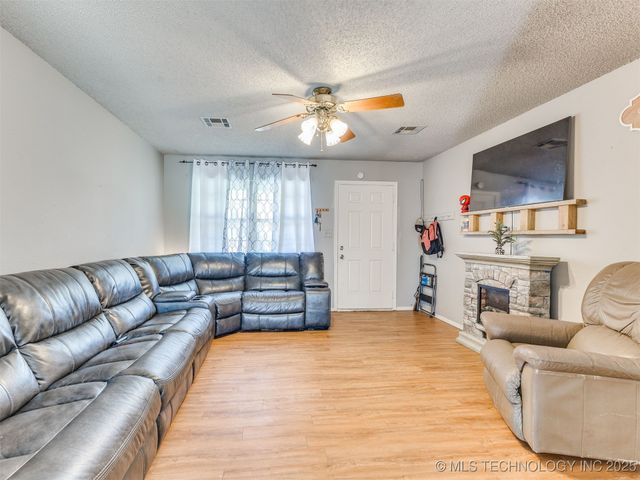 14324 S Dogwood Street, Glenpool, OK 74033