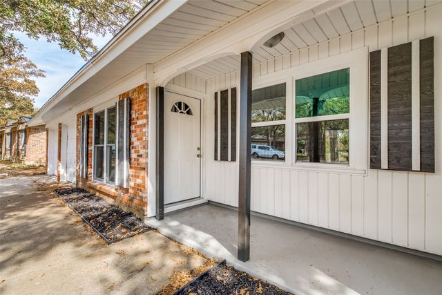 1236 King Drive, Bedford, TX 76022