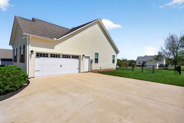 750 Honeysuckle Ln, Sparta, TN 38583