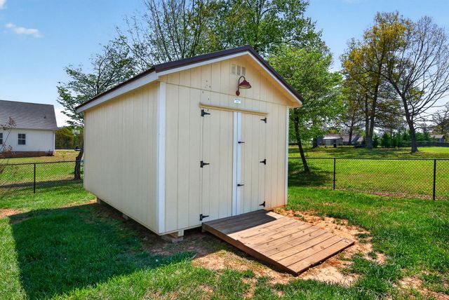 750 Honeysuckle Ln, Sparta, TN 38583