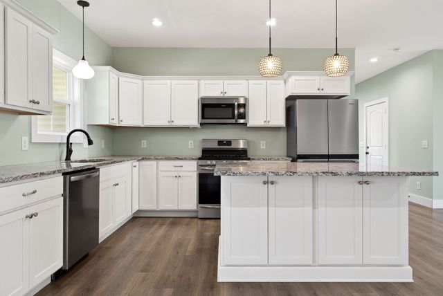 750 Honeysuckle Ln, Sparta, TN 38583
