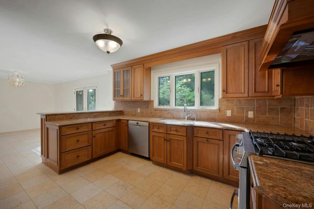20 Springdale Road, Scarsdale, NY 10583