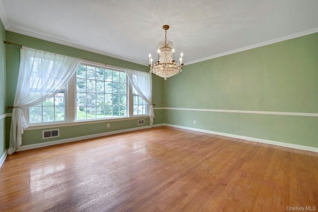 20 Springdale Road, Scarsdale, NY 10583