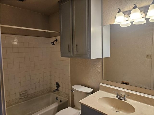 2011 Pecan Dr, Portland, TX 78374