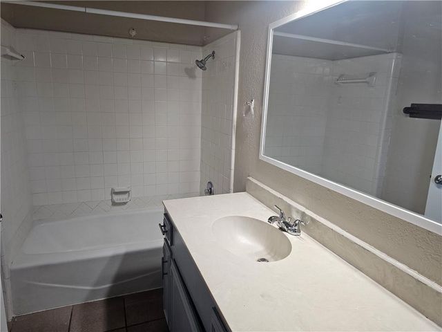 2011 Pecan Dr, Portland, TX 78374