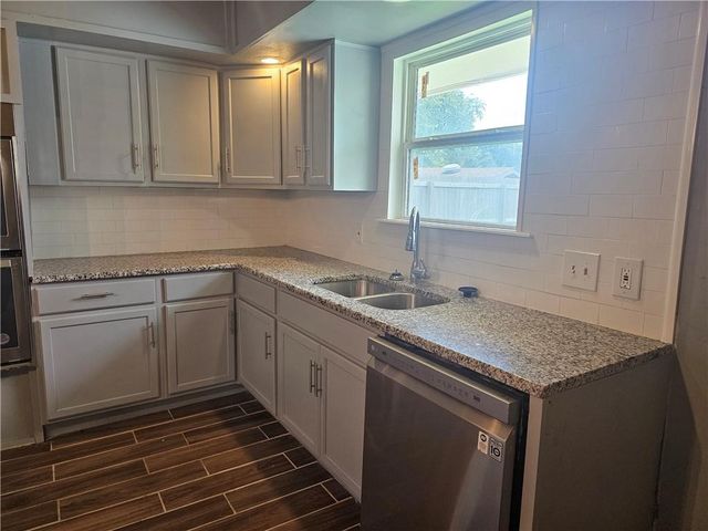 2011 Pecan Dr, Portland, TX 78374