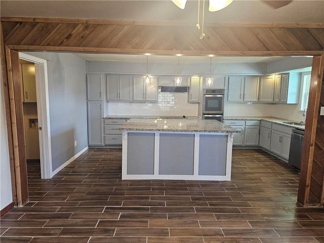 2011 Pecan Dr, Portland, TX 78374