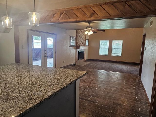 2011 Pecan Dr, Portland, TX 78374