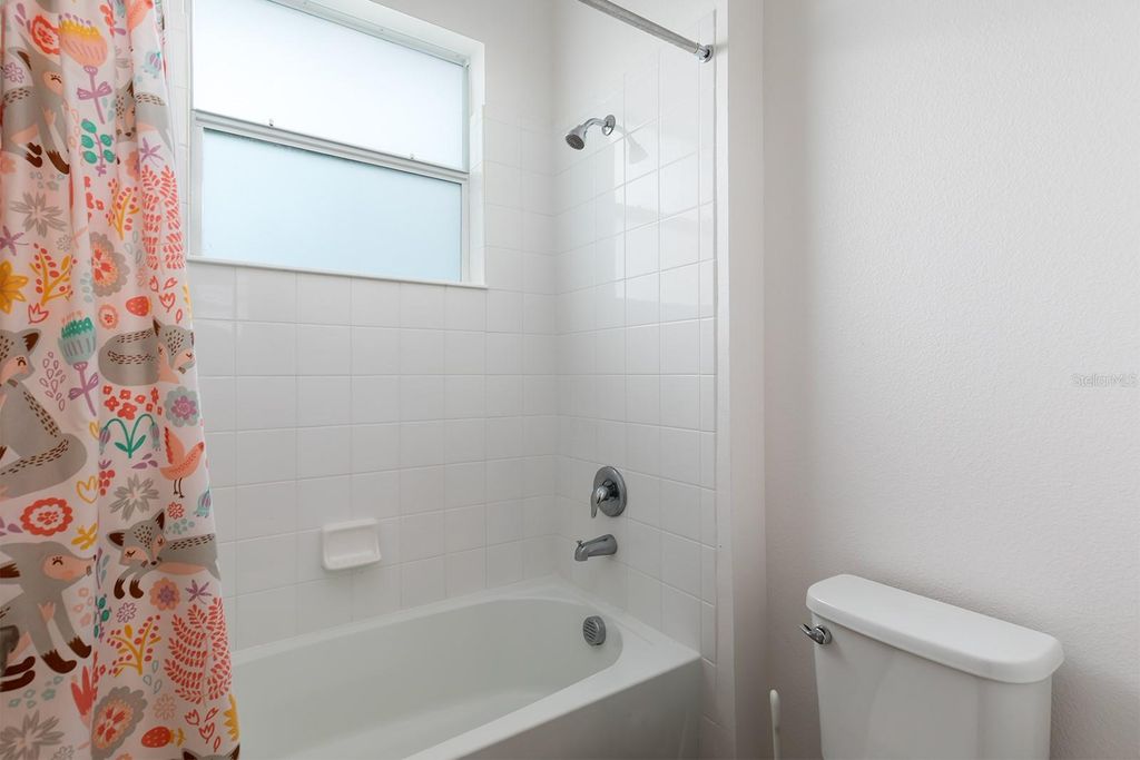 Image 15 of property listing at 2451 RUSH BAY WAY, Orlando, FL 32824