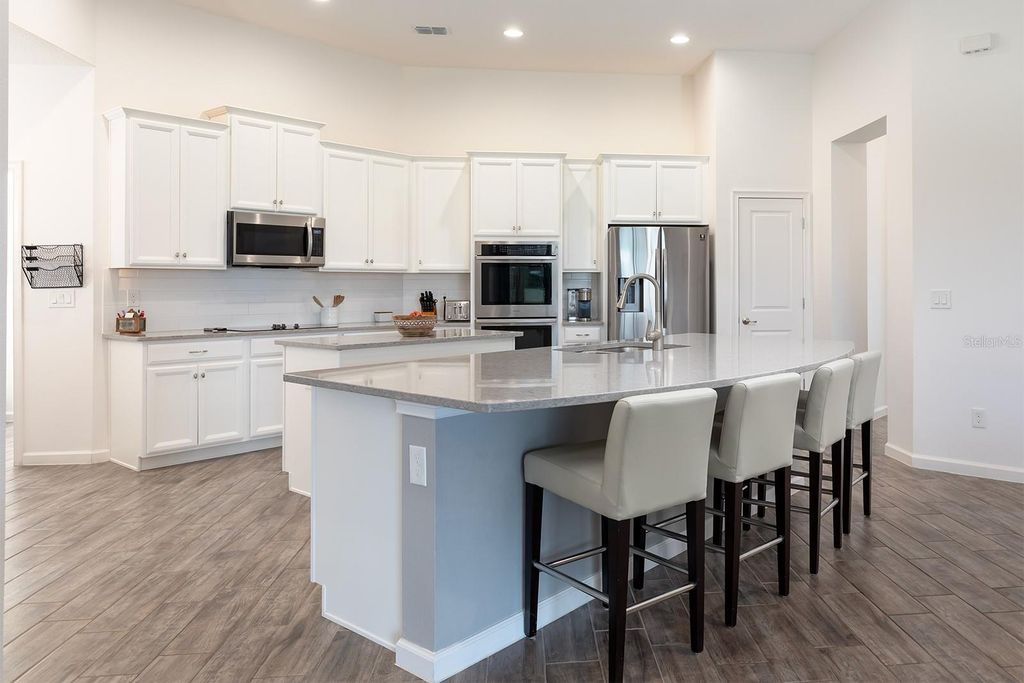 Image 5 of property listing at 2451 RUSH BAY WAY, Orlando, FL 32824