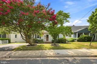 1200 N ROOSEVELT ST, Arlington, VA 22205