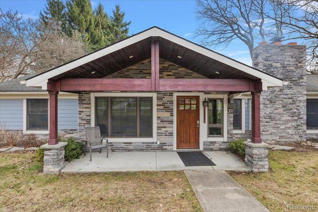 1246 Christian Hills Drive, Rochester Hills, MI 48309