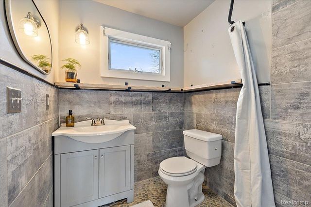 1246 Christian Hills Drive, Rochester Hills, MI 48309