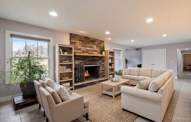 1246 Christian Hills Drive, Rochester Hills, MI 48309