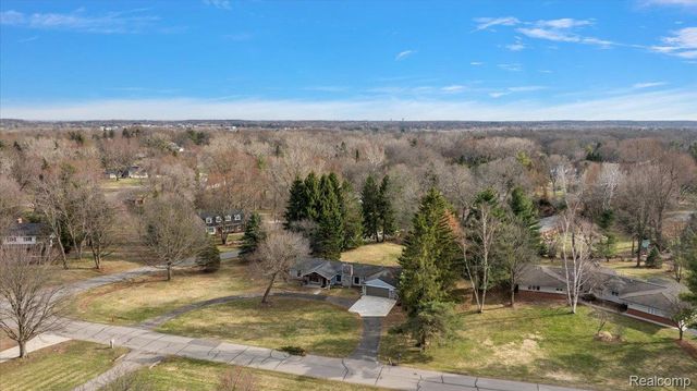 1246 Christian Hills Drive, Rochester Hills, MI 48309