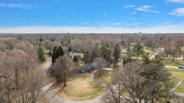 1246 Christian Hills Drive, Rochester Hills, MI 48309