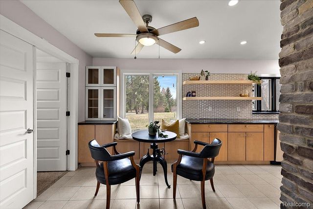 1246 Christian Hills Drive, Rochester Hills, MI 48309