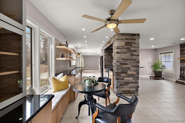 1246 Christian Hills Drive, Rochester Hills, MI 48309