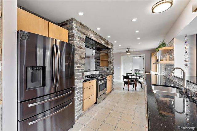 1246 Christian Hills Drive, Rochester Hills, MI 48309