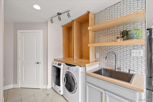 1246 Christian Hills Drive, Rochester Hills, MI 48309