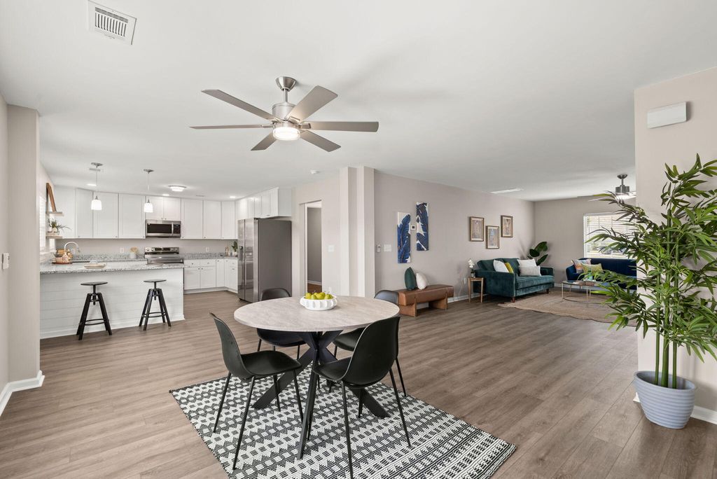 Image 9 of property listing at 2007 Robin Wood Boulevard, Moncks Corner, SC 29461